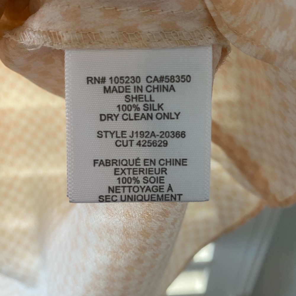 Beautiful Joie peach/white silk top in size small - Picture 4 of 4